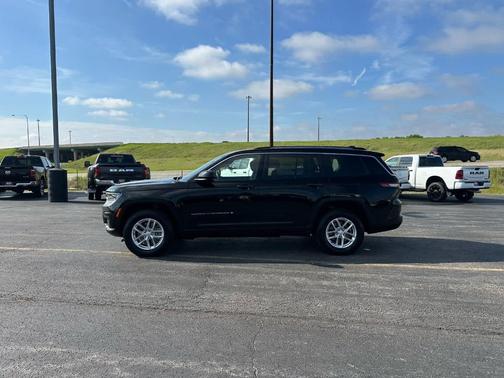 2022 Jeep Grand Cherokee L Laredo