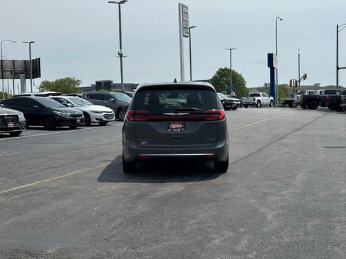 2022 Chrysler Pacifica Hybrid Touring L