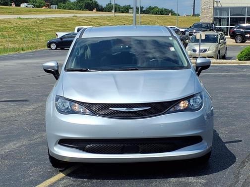 2023 Chrysler Voyager LX