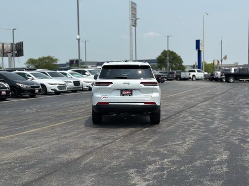 2025 Jeep Grand Cherokee L Laredo