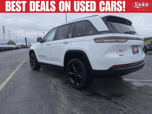 Bright White Clearcoat 2023 Jeep Grand Cherokee Limited