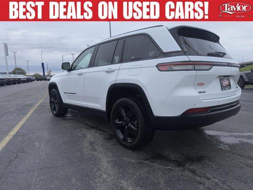 Bright White Clearcoat 2023 Jeep Grand Cherokee Limited