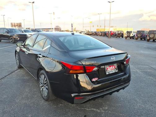 Super Black Clearcoat 2024 Nissan Altima 2.5 SV