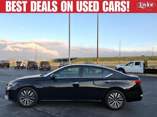 Super Black Clearcoat 2024 Nissan Altima 2.5 SV