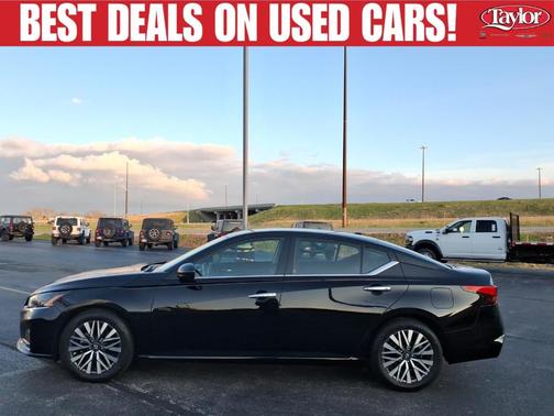 Super Black Clearcoat 2024 Nissan Altima 2.5 SV