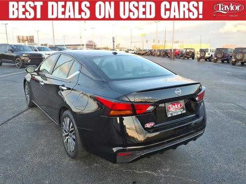 Super Black Clearcoat 2024 Nissan Altima 2.5 SV