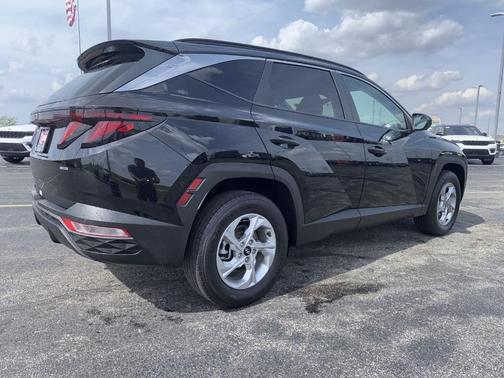 Black Pearl 2024 Hyundai TUCSON SEL