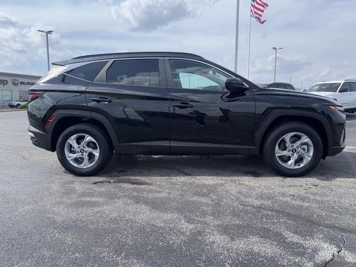Black Pearl 2024 Hyundai TUCSON SEL