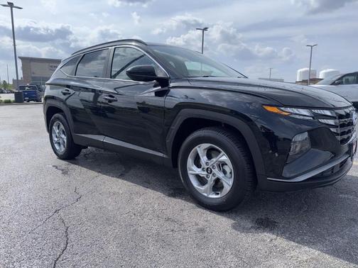 Black Pearl 2024 Hyundai TUCSON SEL