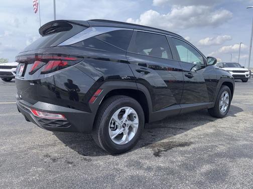 Black Pearl 2024 Hyundai TUCSON SEL