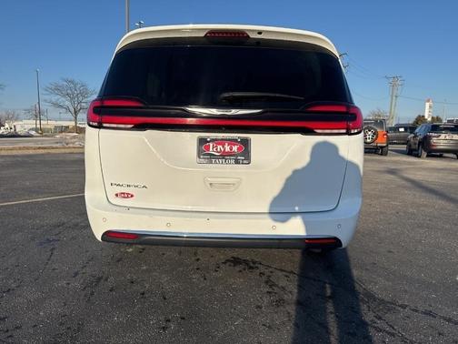 2023 Chrysler Pacifica Touring-L