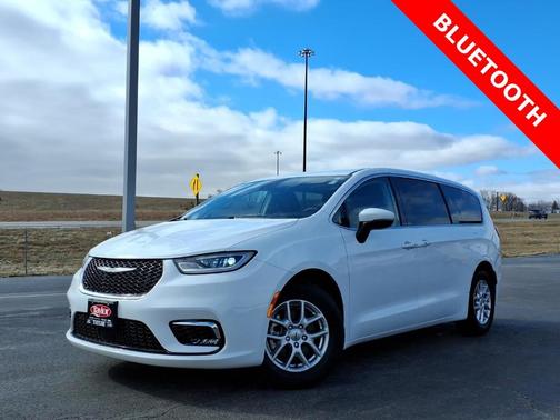 2023 Chrysler Pacifica Touring-L