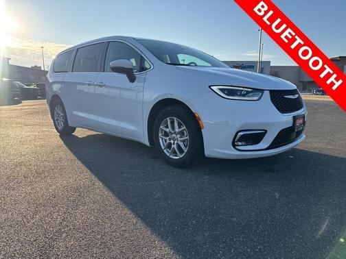 2023 Chrysler Pacifica Touring-L