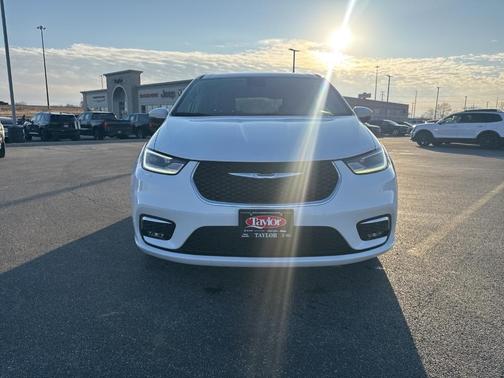 2023 Chrysler Pacifica Touring-L