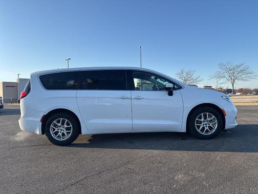 2023 Chrysler Pacifica Touring-L