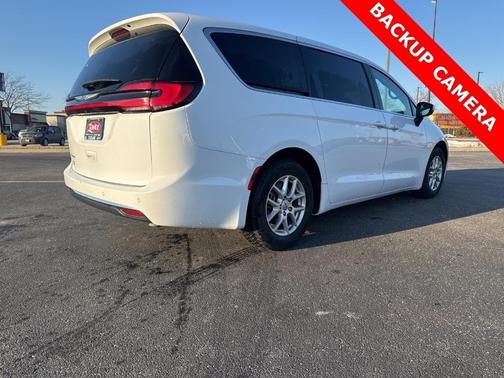 2023 Chrysler Pacifica Touring-L