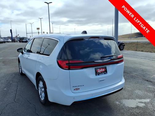 2023 Chrysler Pacifica Touring-L