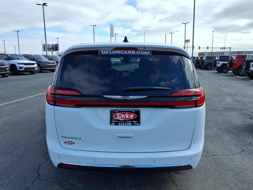 2023 Chrysler Pacifica Touring-L