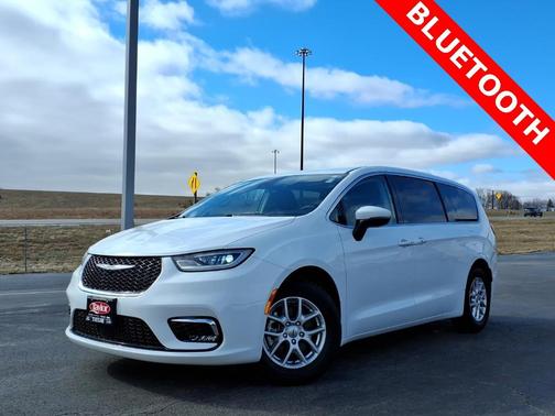 2023 Chrysler Pacifica Touring-L