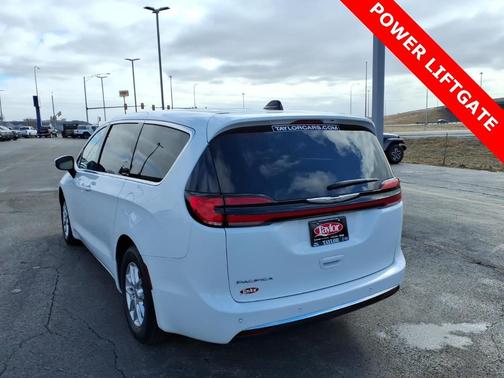 2023 Chrysler Pacifica Touring-L