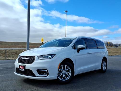 2023 Chrysler Pacifica Touring-L