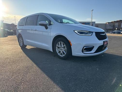 2023 Chrysler Pacifica Touring-L