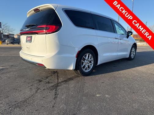 2023 Chrysler Pacifica Touring-L