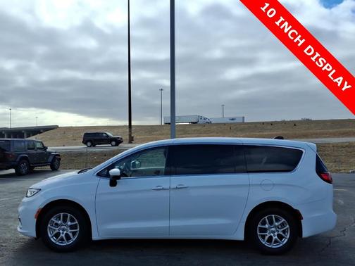 2023 Chrysler Pacifica Touring-L