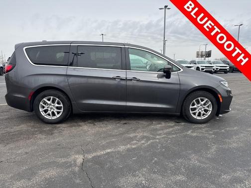 2023 Chrysler Pacifica Touring-L