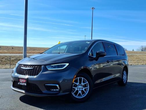 2023 Chrysler Pacifica Touring-L