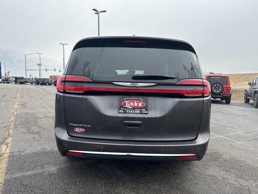 2023 Chrysler Pacifica Touring-L