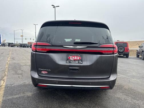 2023 Chrysler Pacifica Touring-L