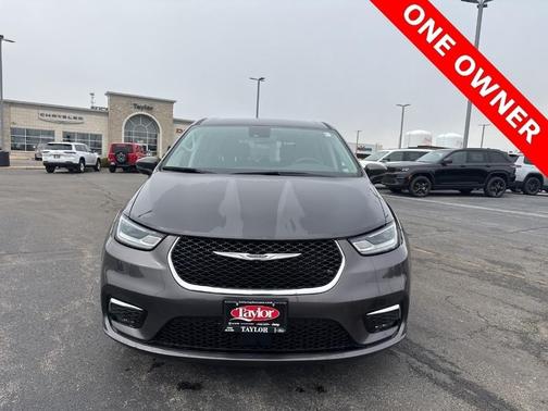 2023 Chrysler Pacifica Touring-L