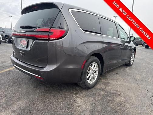 2023 Chrysler Pacifica Touring-L