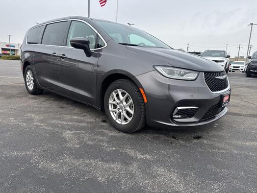 2023 Chrysler Pacifica Touring-L