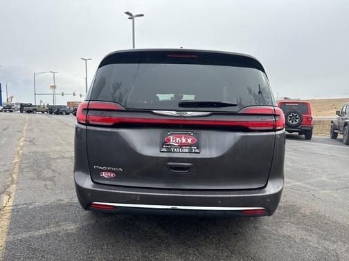 2023 Chrysler Pacifica Touring-L