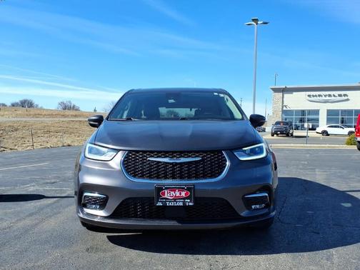 2023 Chrysler Pacifica Touring-L