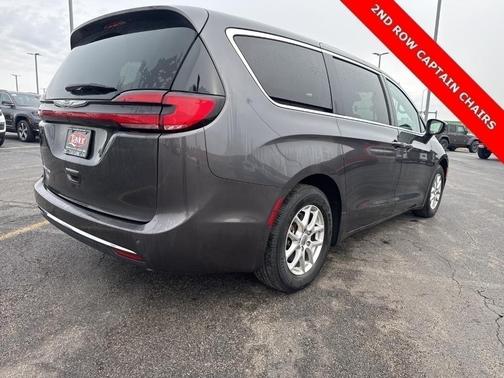 2023 Chrysler Pacifica Touring-L