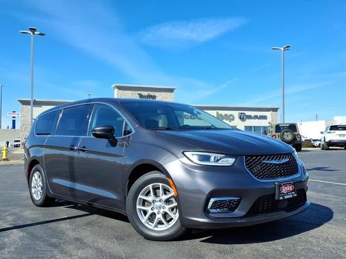 2023 Chrysler Pacifica Touring-L