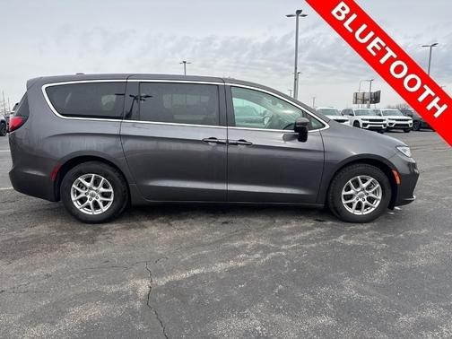 2023 Chrysler Pacifica Touring-L