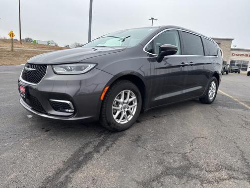 2023 Chrysler Pacifica Touring-L