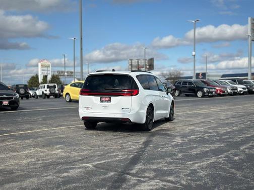 2025 Chrysler Pacifica Hybrid Select