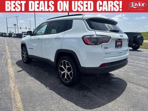 Bright White Clearcoat 2024 Jeep Compass Latitude