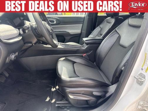 Bright White Clearcoat 2024 Jeep Compass Latitude