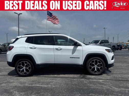 Bright White Clearcoat 2024 Jeep Compass Latitude