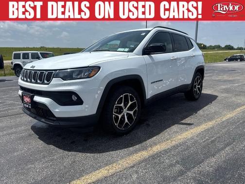 Bright White Clearcoat 2024 Jeep Compass Latitude