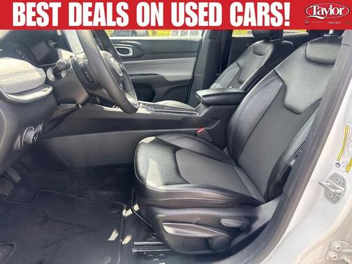 Bright White Clearcoat 2024 Jeep Compass Latitude