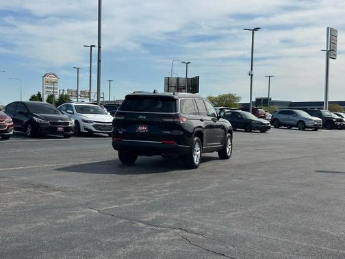 2022 Jeep Grand Cherokee L Laredo