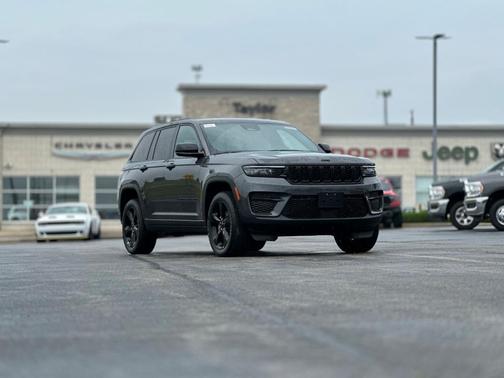 2025 Jeep Grand Cherokee Laredo