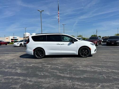 2025 Chrysler Pacifica Limited
